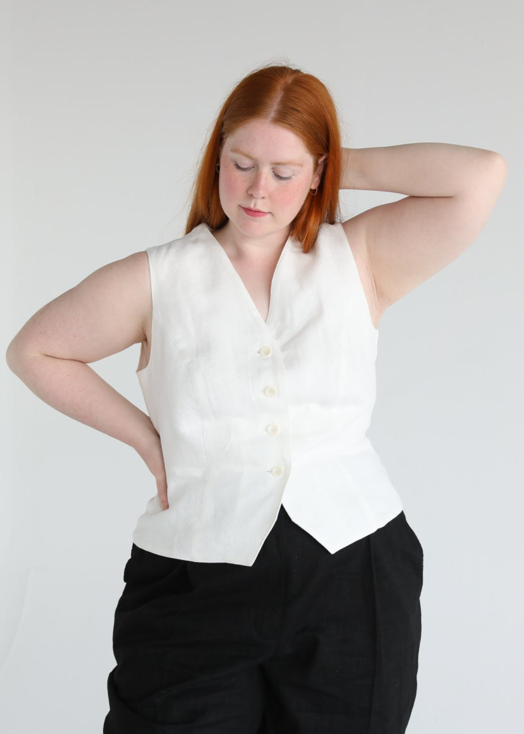 Avery waistcoat ivory size 18