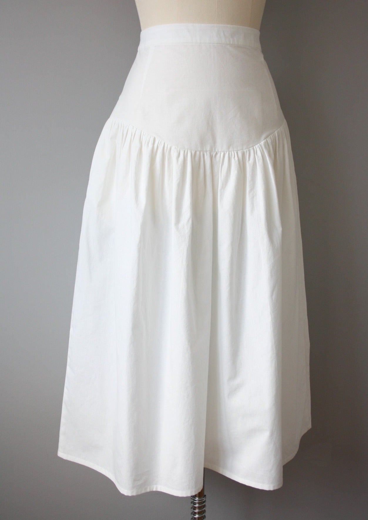 Sage Skirt in white size 8 UK